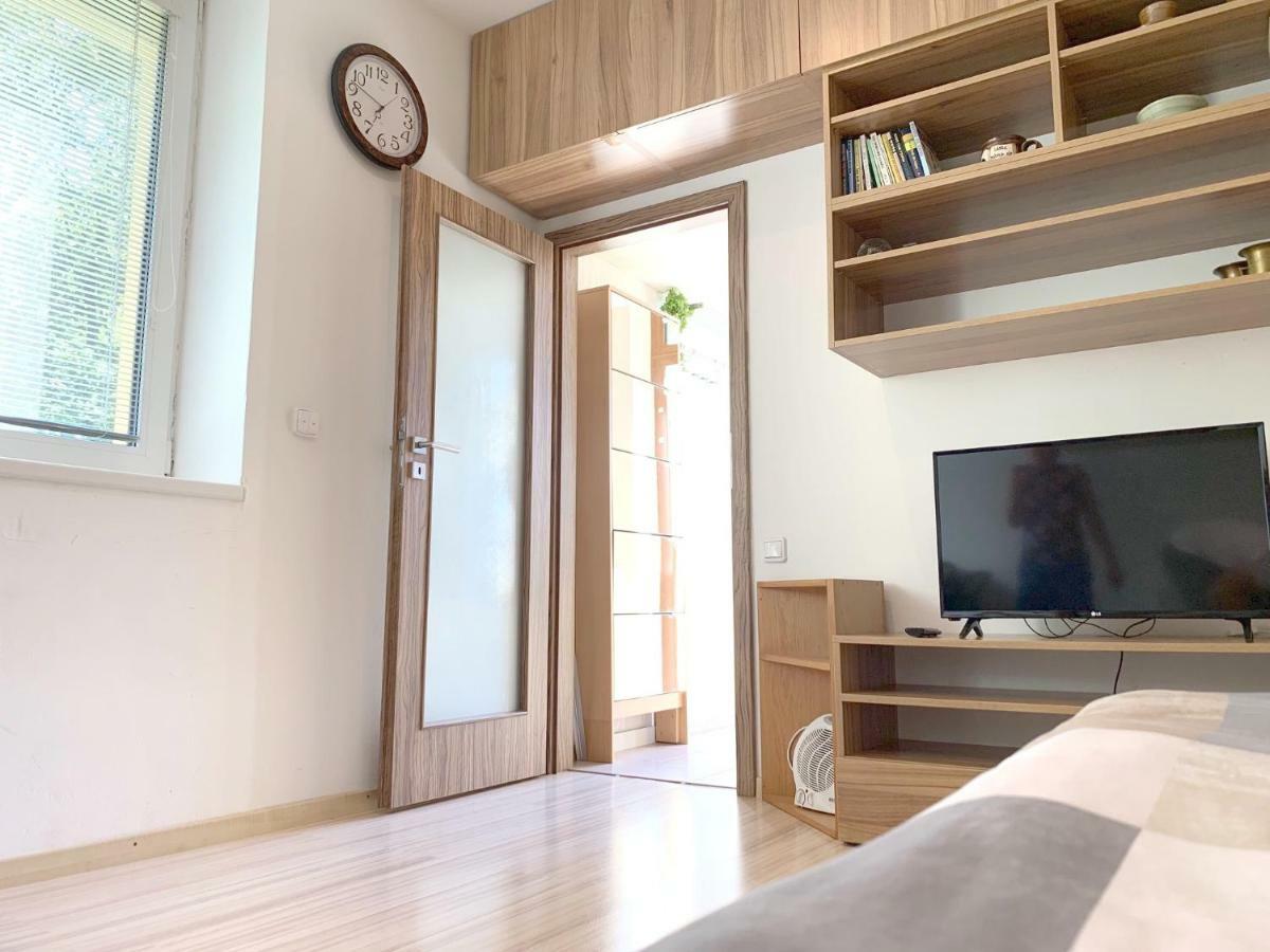 Krasny Apartman U Lesa, Trolejbus Do Centra A Bvv, Parkovani Zdarma 브르노 외부 사진